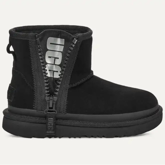 UGG Other - like new uggs classic